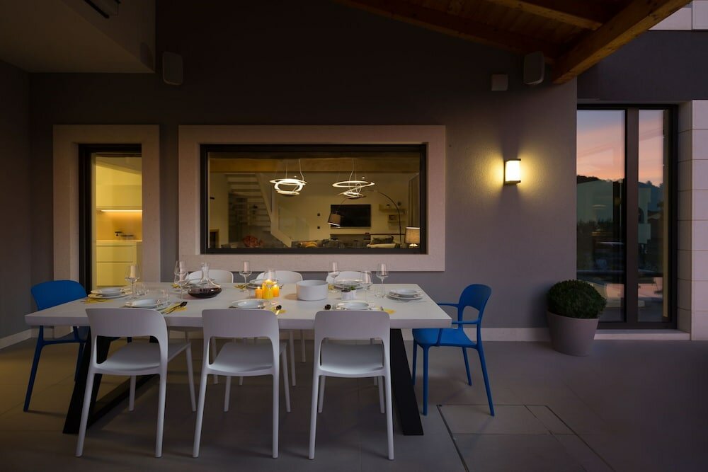 Фото Beachfront Villa Azzurro With Pool