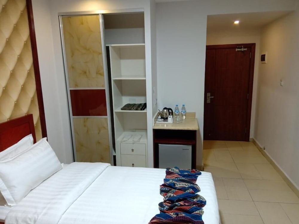 Фото Seven Days Hotel