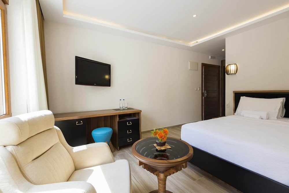 Фото Апарт-Отель Waikiki Tivat