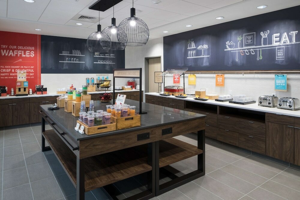 Фото Hampton Inn & Suites Cape Canaveral Cruise Port