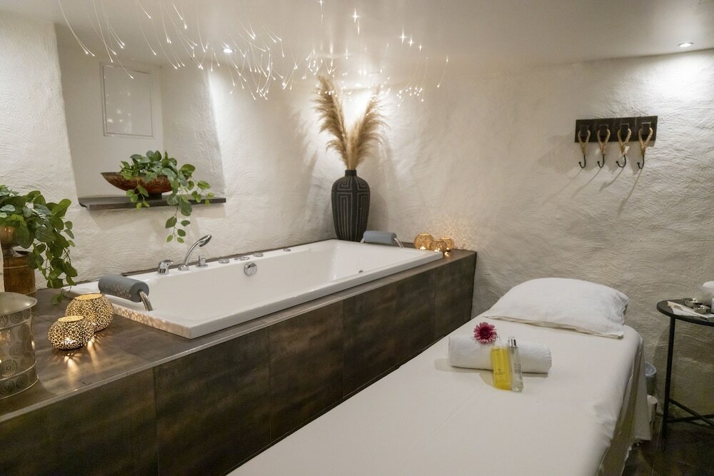 Фото Treetop SPA Hangout & Hotel