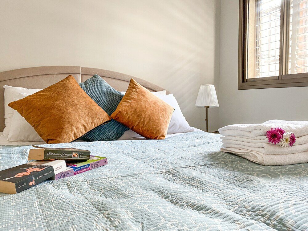 Фото Modern Downtown 3br by Ahlan Hospitality