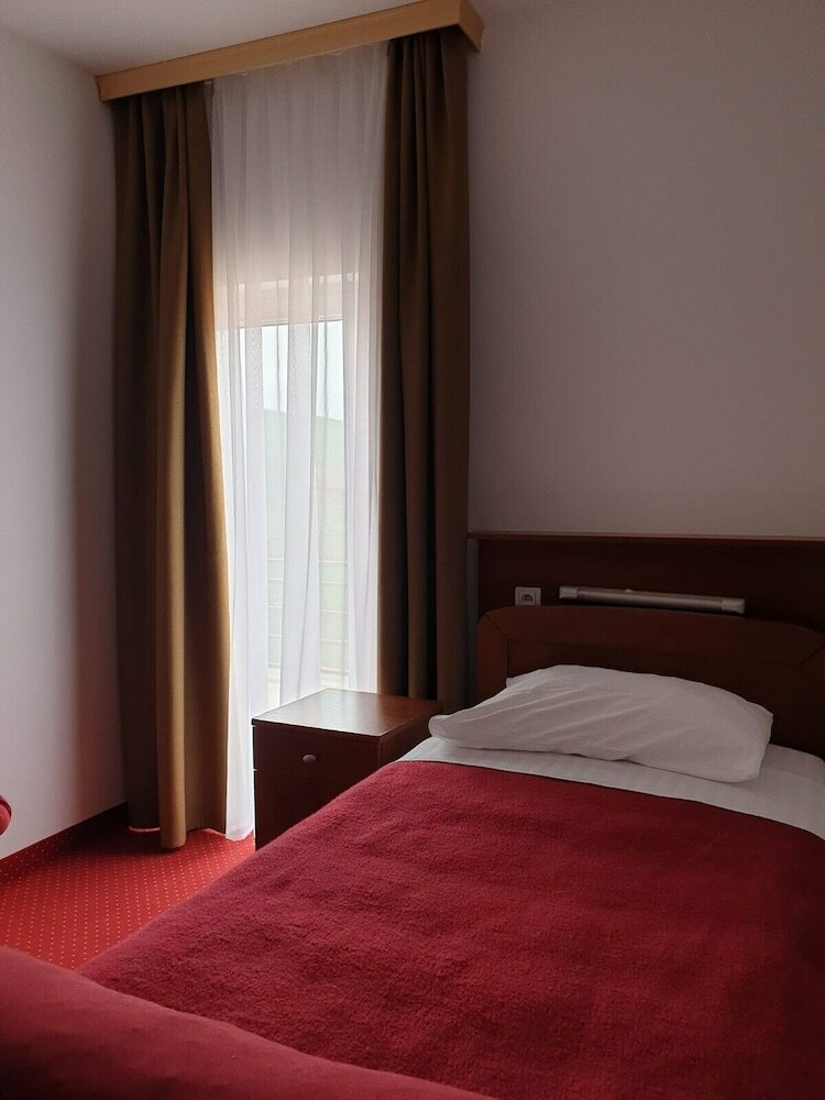 Фото Hotel Mirni Kutak