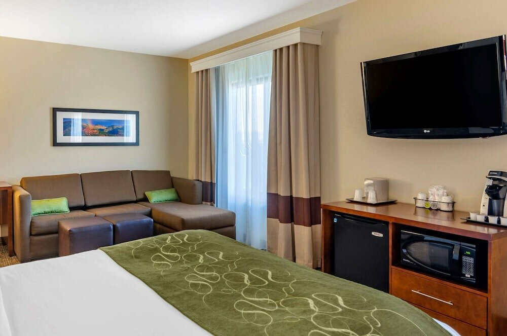 Фото Comfort Suites Helena Airport