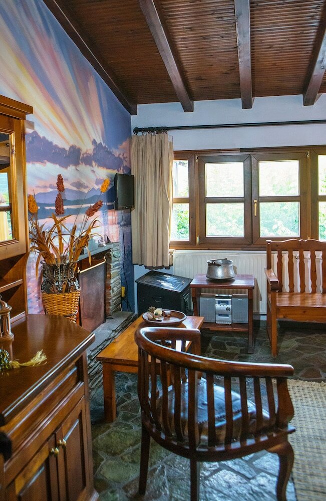 Фото Oikoperiigitis Hotel