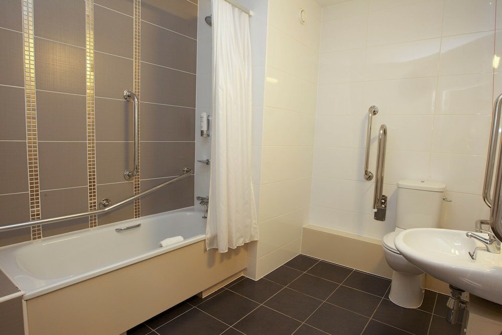 Фото Clayton Hotel Cardiff