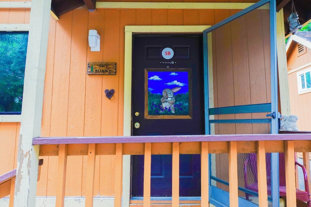 Фото Sleepy Hollow Cabins and Hotel