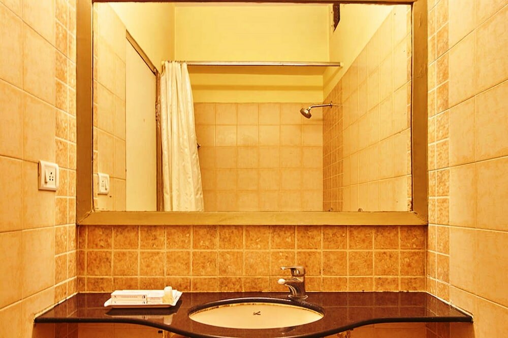 Фото Hotel Roopa