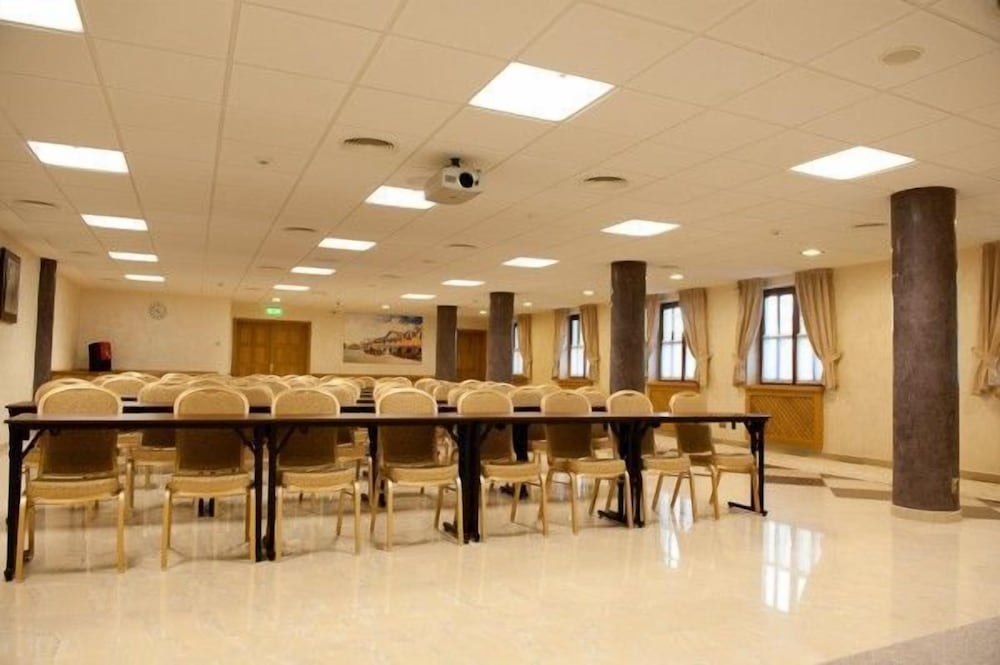 Фото Hotel Karpatsky Dvor