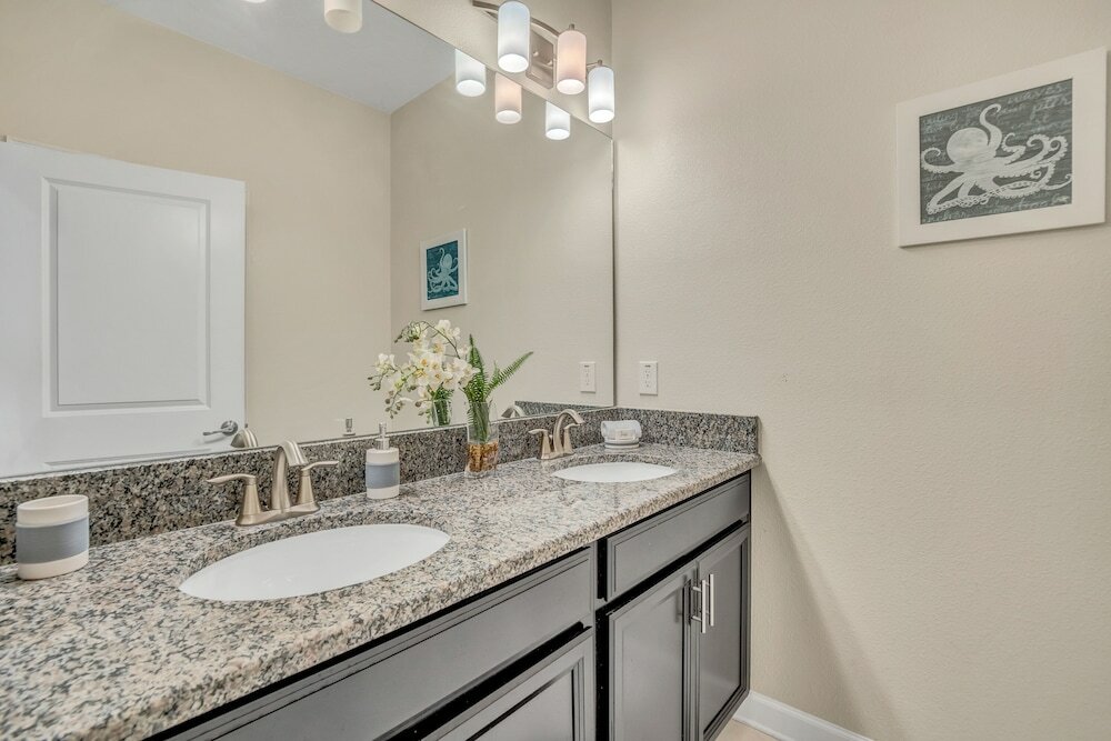 Фото Pool Townhome 5mi to Disney Free Waterpark!