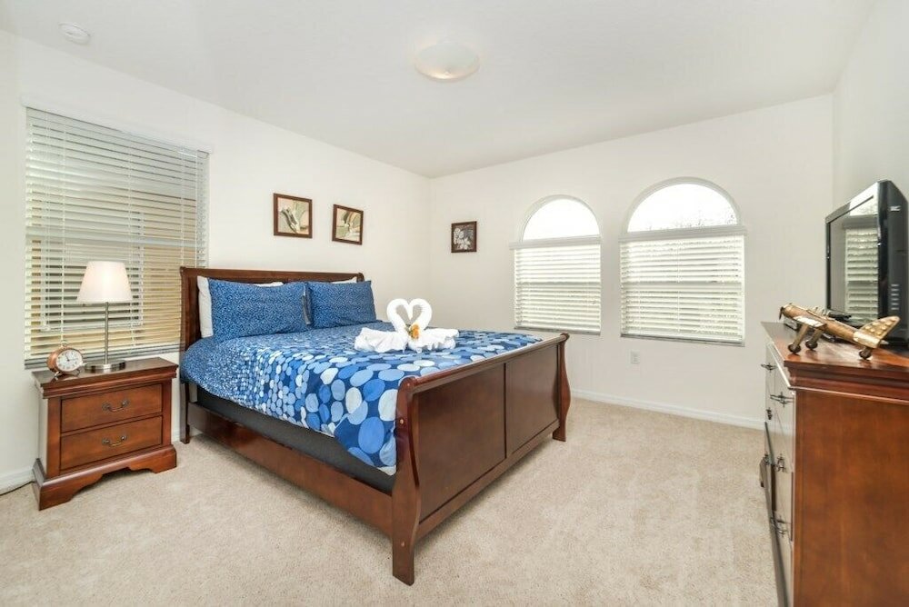 Фото 241 Las Fuentes Drive 6 Bedroom Home