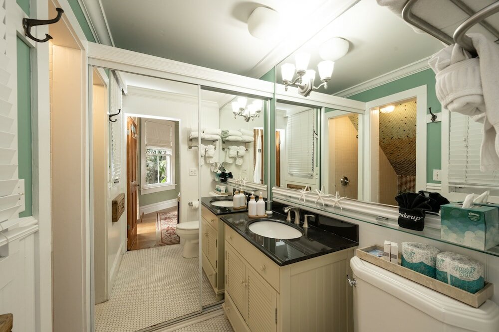 Фото The Mermaid & Alligator