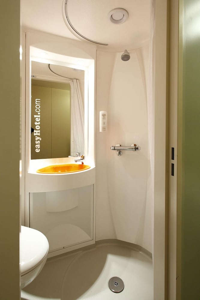 Фото easyHotel Edinburgh