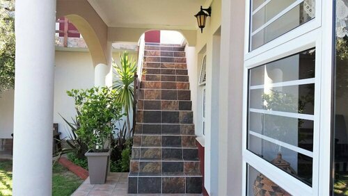 Гостиница Room for 6 - Amarachi Guesthouse in Swakopmund Namibia Near Beach and Malls в Свакопмунде