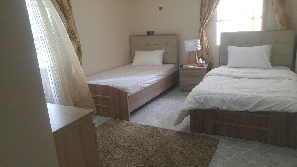 Фото Marshall Hotel Apartments