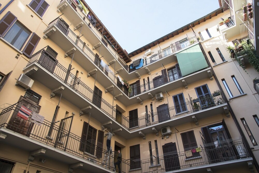 Фото White and Clean Apartment near Metro Mm1
