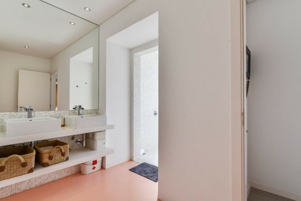 Фото Charming 2 Bedroom Apartment at Restelo