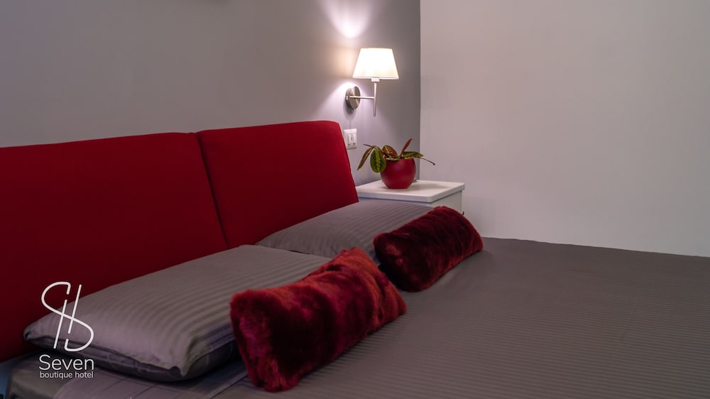 Фото Seven Boutique Hotel