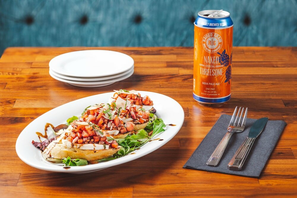 Фото Hilton Garden Inn Milwaukee Downtown