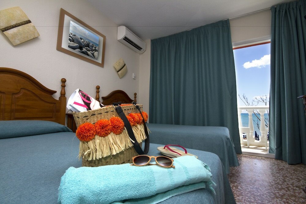 Фото Hotel Mediterráneo Carihuela