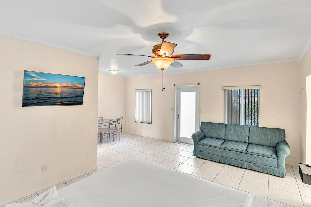 Фото Hollywood Beach Seagull