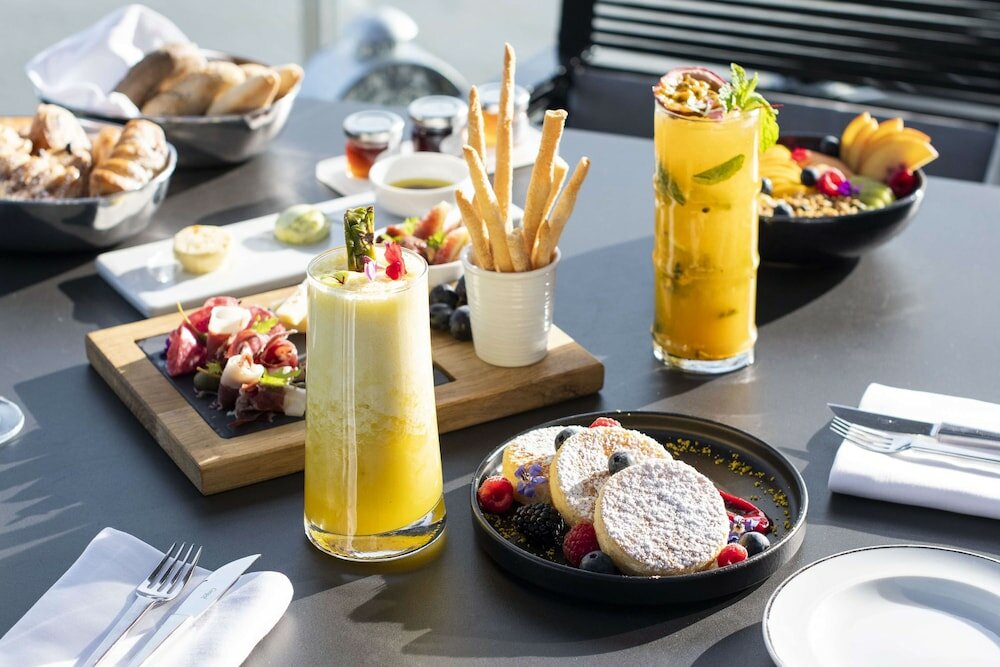 Фото Myriad by Sana Hotels