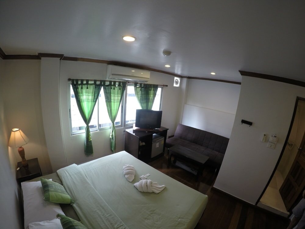 Фото New Road Guest House - Hostel