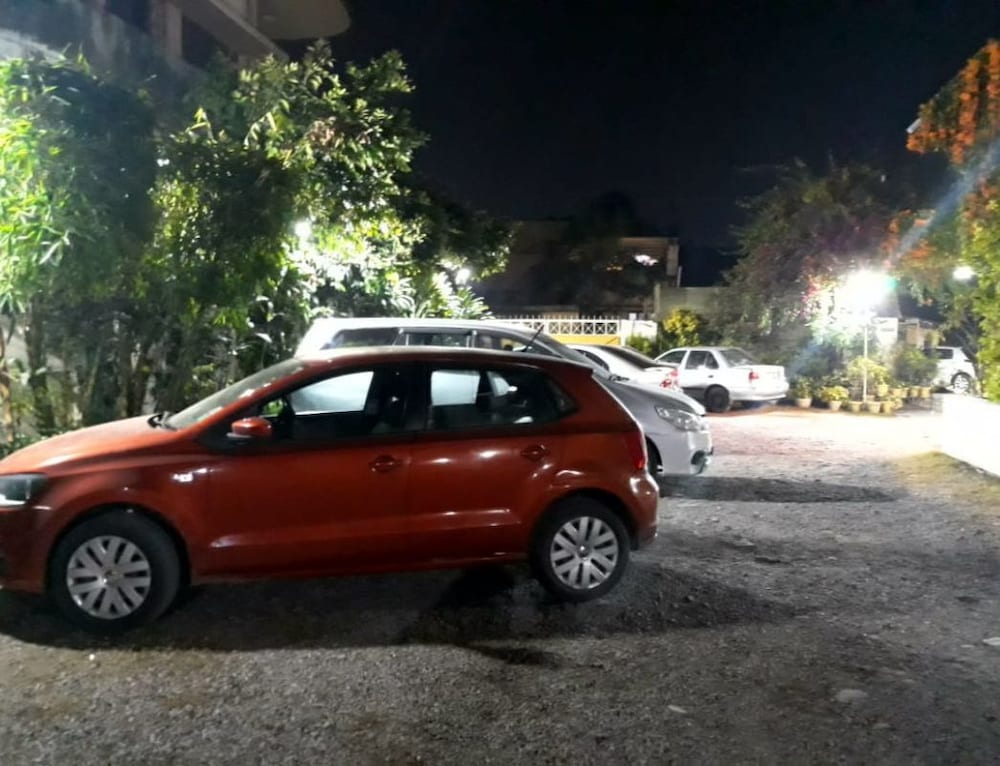 Фото Hotel Pathik