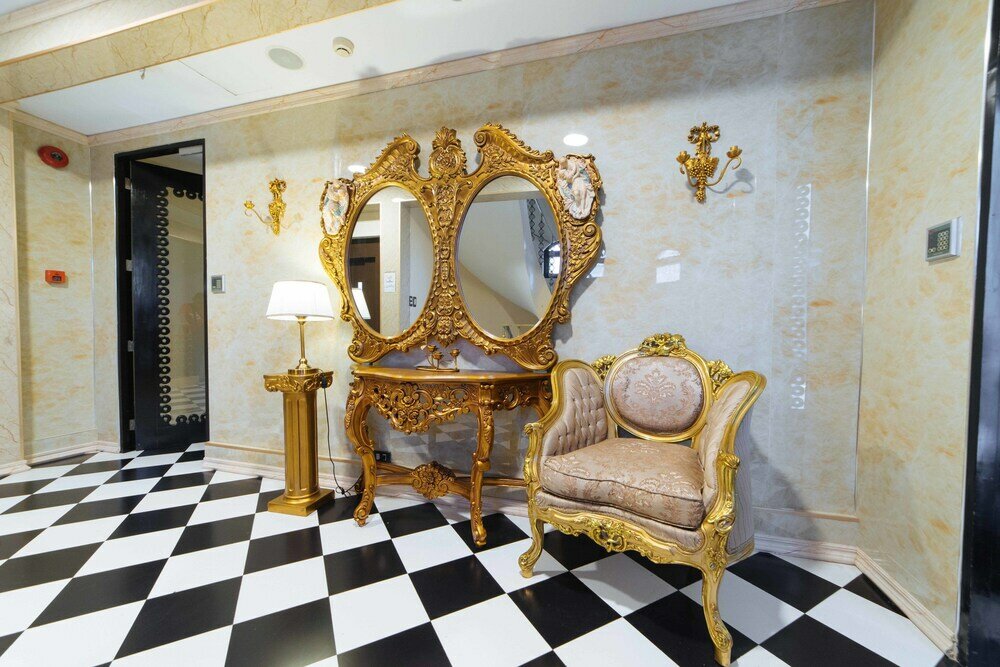 Фото RedDoorz Plus @ Aguirre Avenue Bf Homes