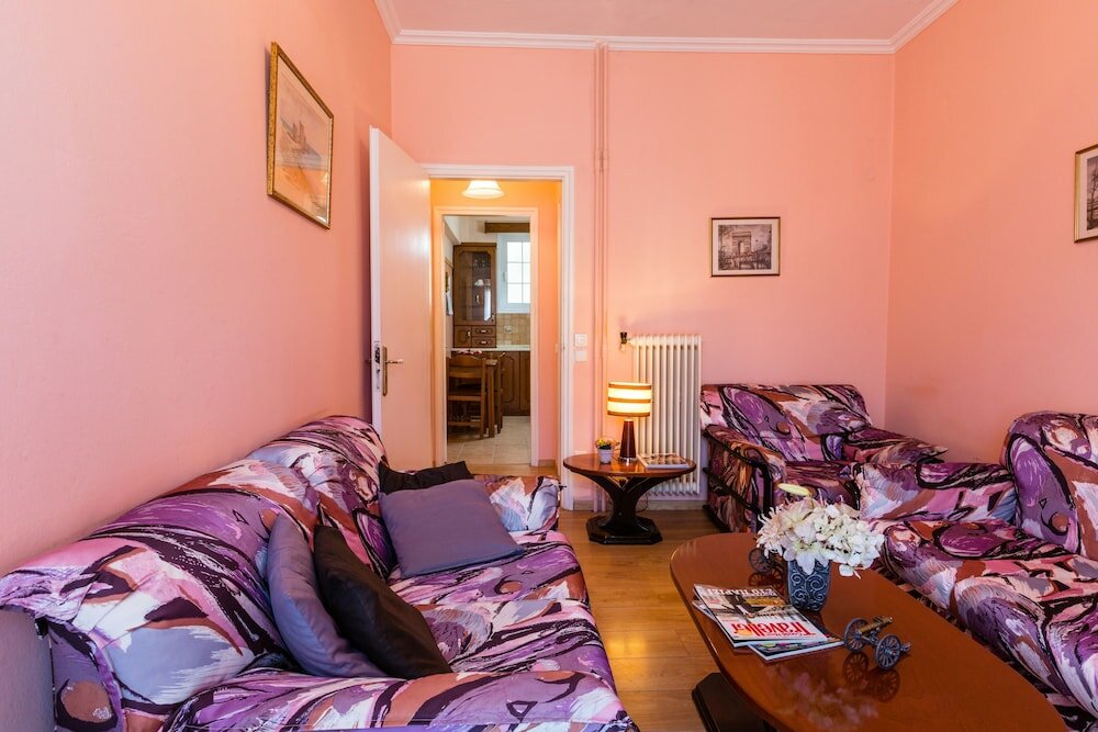 Фото Sidewalk Apartment