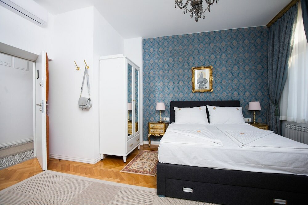 Фото Crown Rooms