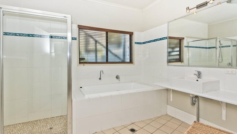 Фото Blue Crab Beach House