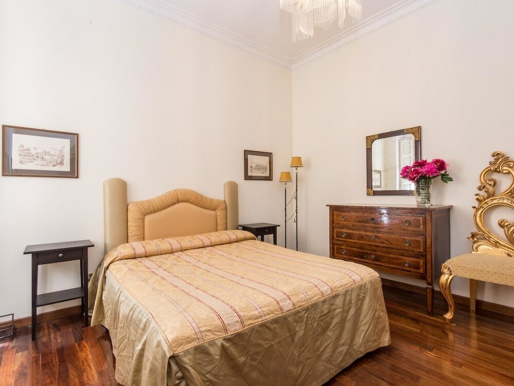 Фото Rsh Spanish Steps Luxury Apartment