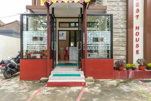 Гостиница RedDoorz near Dino Park
