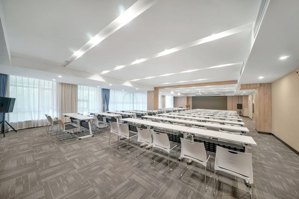 Фото Holiday Inn Express Harbin Songbei New District