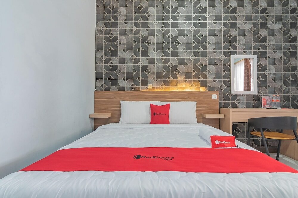 Фото RedDoorz near Alun-Alun Garut