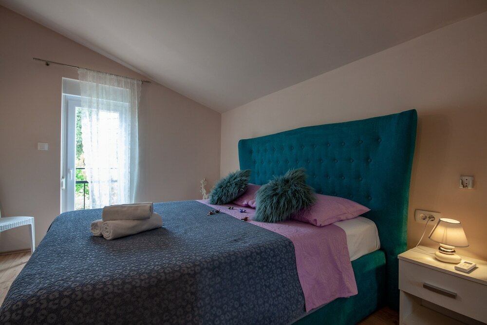 Фото Five bedroom villa Emily with pool