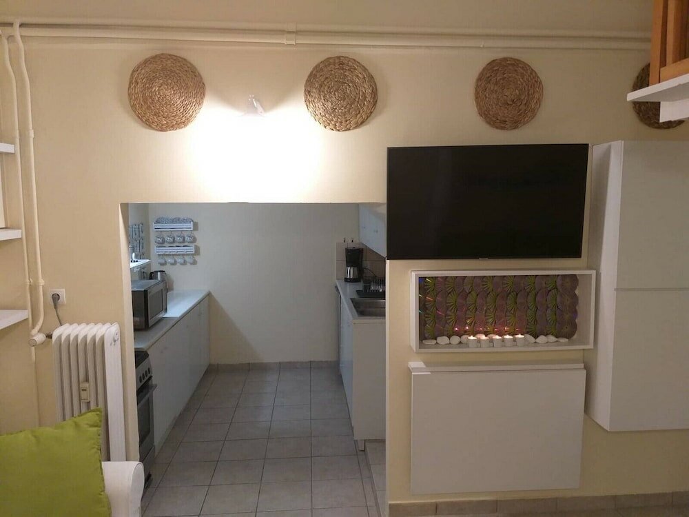 Фото Urban Minimalist Studio Apt. near Pagrati Park