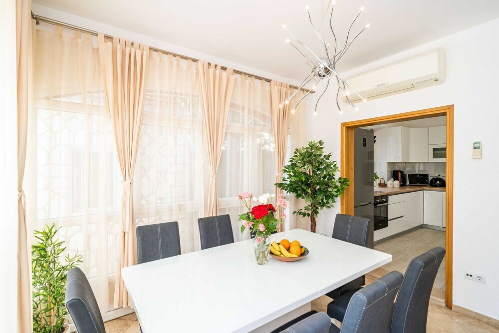 Фото Holiday Home King