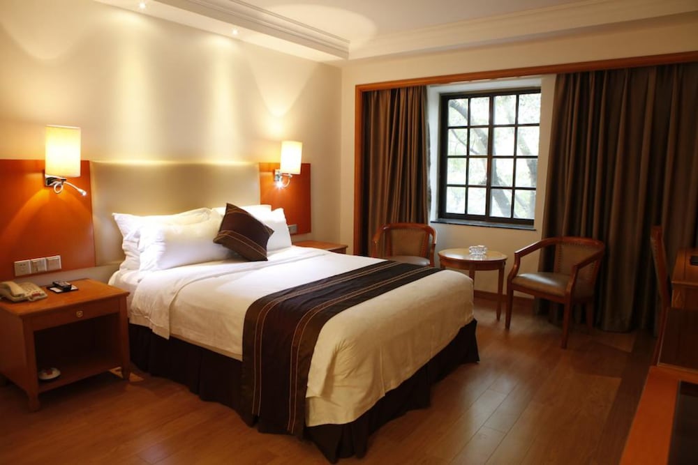 Фото Guangzhou Yuehai Hotel