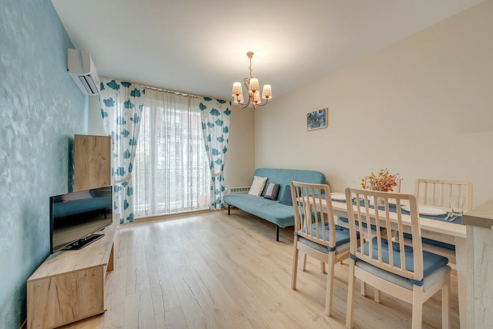 Фото Bright and Newly Refurbished Apartment Near Center