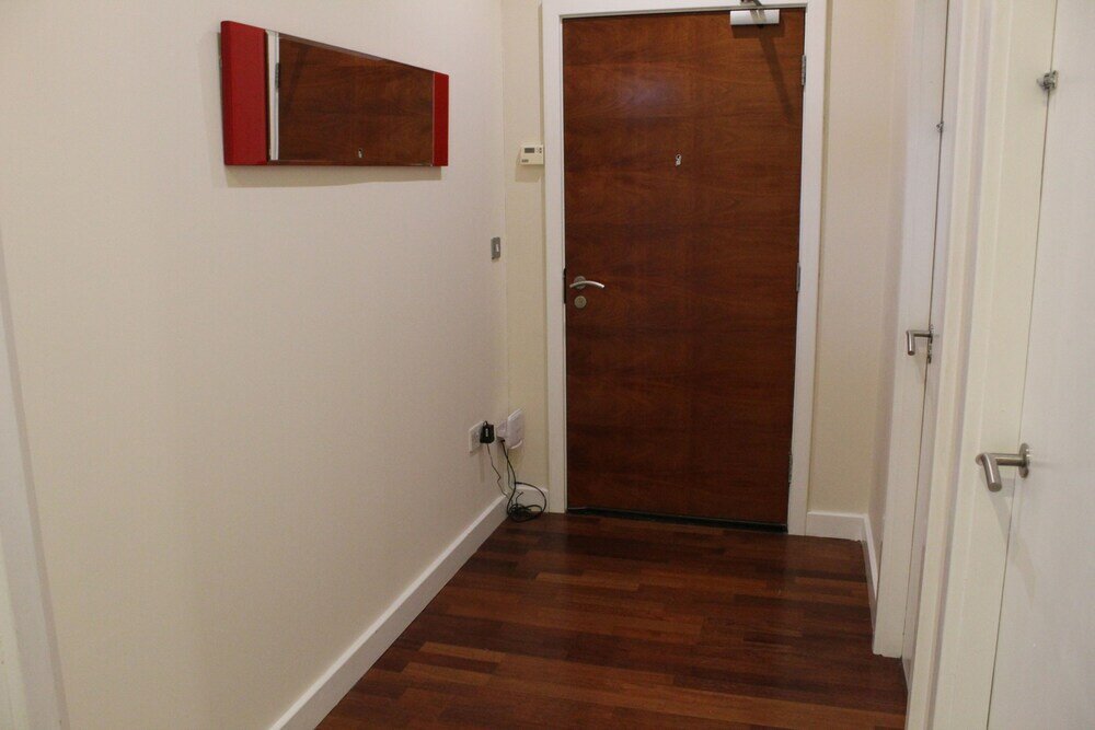 Фото Week2Week Stunning 2 Bed City Centre Apartment