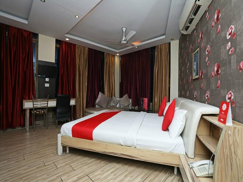 Гостиница Oyo 28439 Skylark Hotel