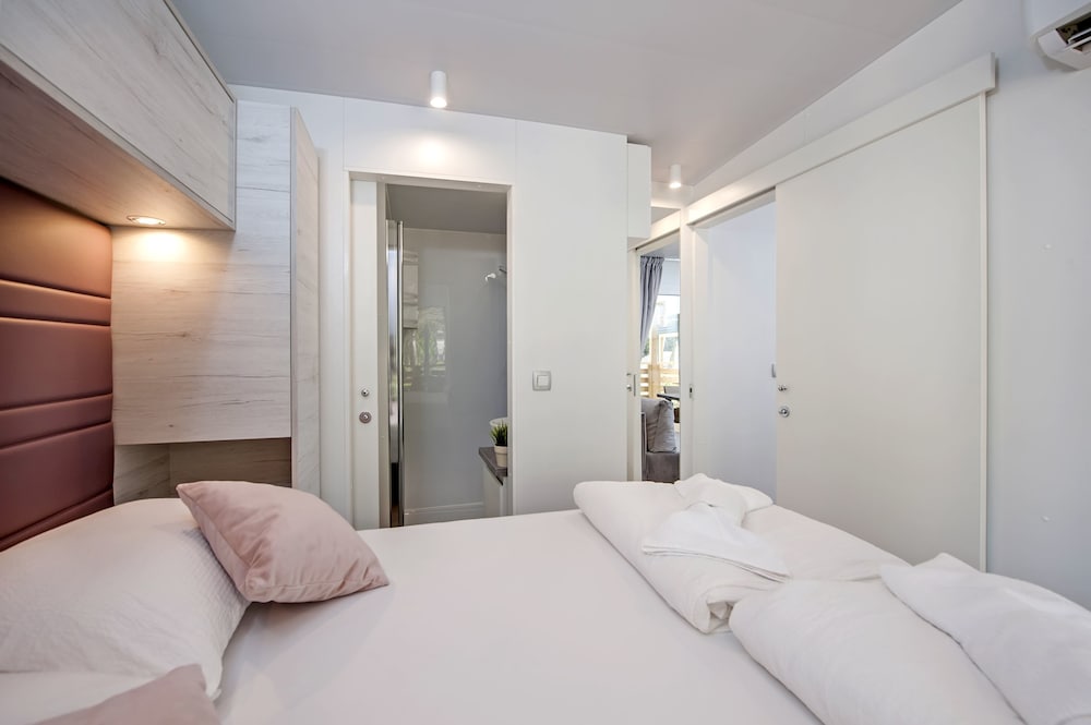 Фото Mediteran kamp Mobile Homes in Camping Puntica