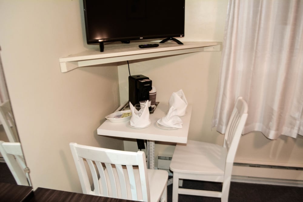 Фото The Shawville Hotel