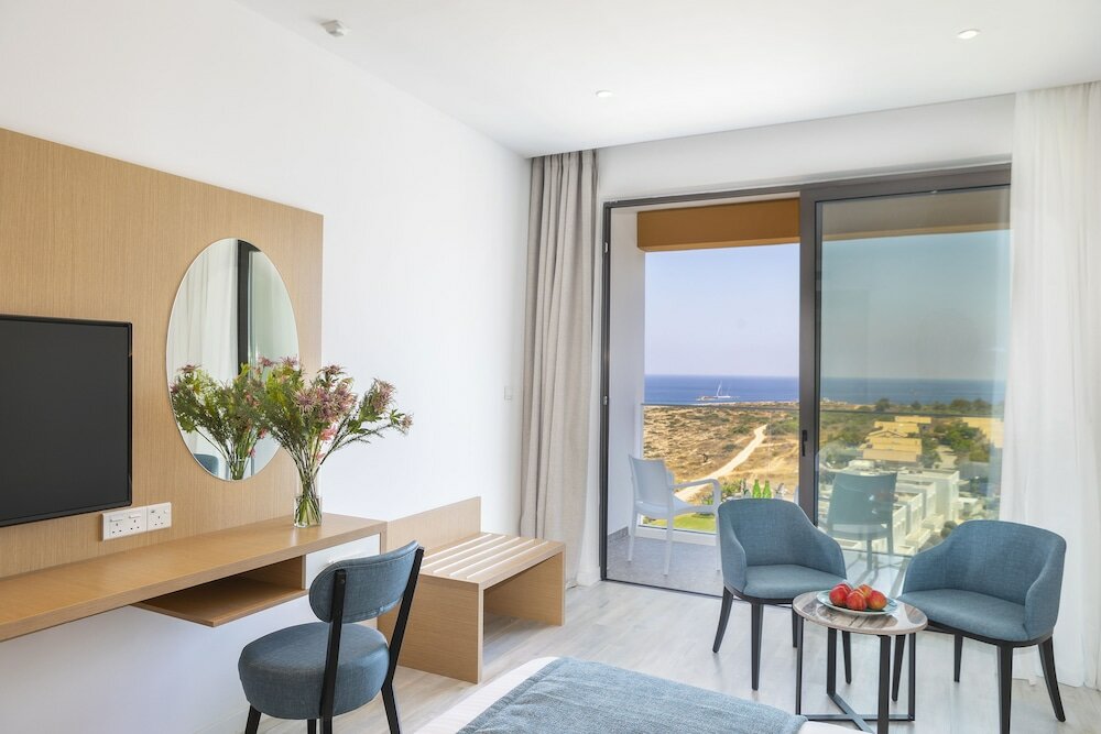 Фото Leonardo Crystal CoveHotel & Spa by the Sea