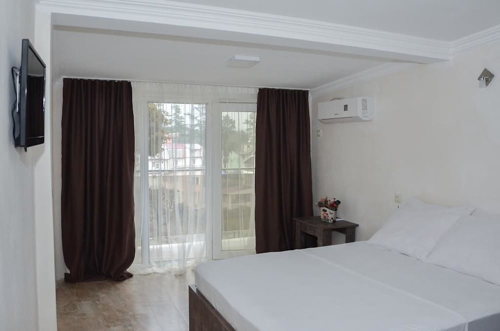 Фото Hotel Crown