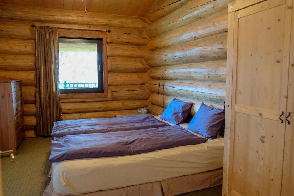 Фото Beautiful Log Chalet Near Fernie, Bc