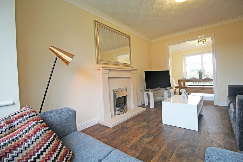 Фото 3 Bedroom Holiday Home With River Views