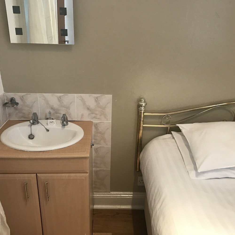 Фото Clifton House Hotel